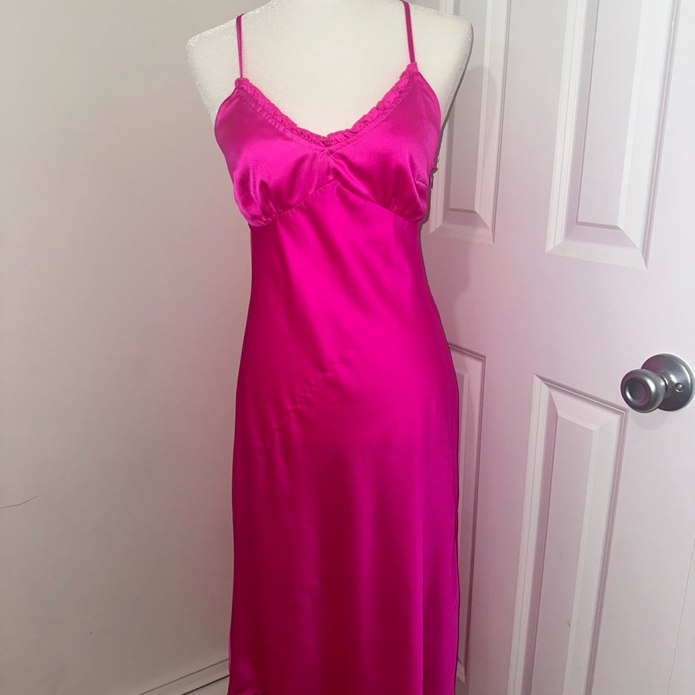 Fuchsia satin dress 💖